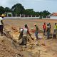 Lavori al campo sportivo, per fare una piccola gradinata di lato